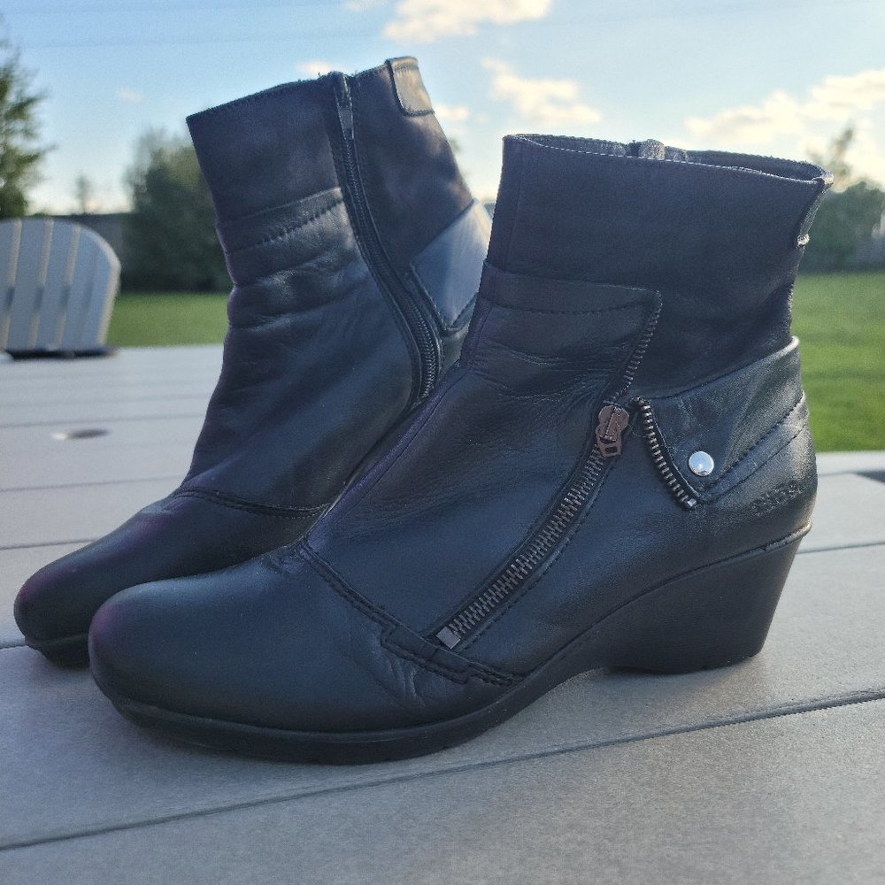 Taos black wedge booties